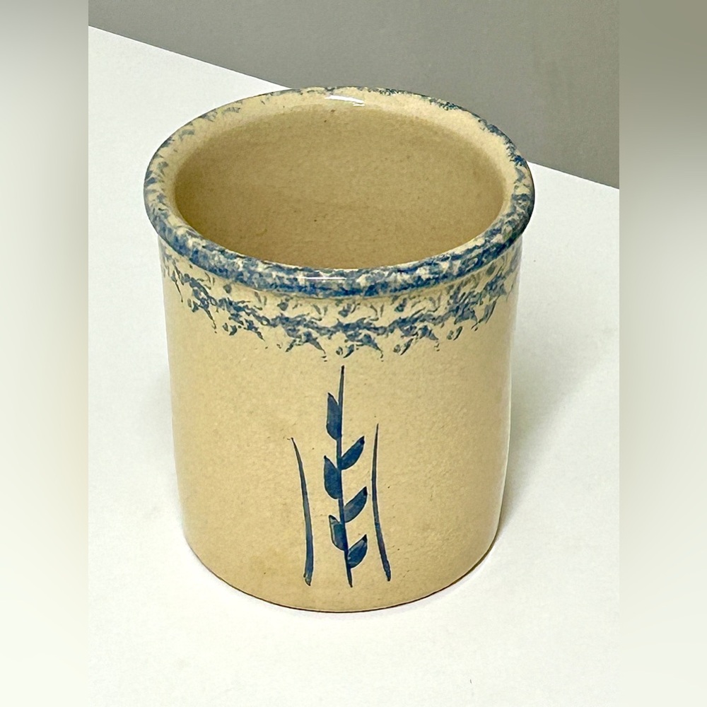 Vintage Robinson Ransbottom RRP Roseville Wheat Blue Spongeware 1 Qt High Jar